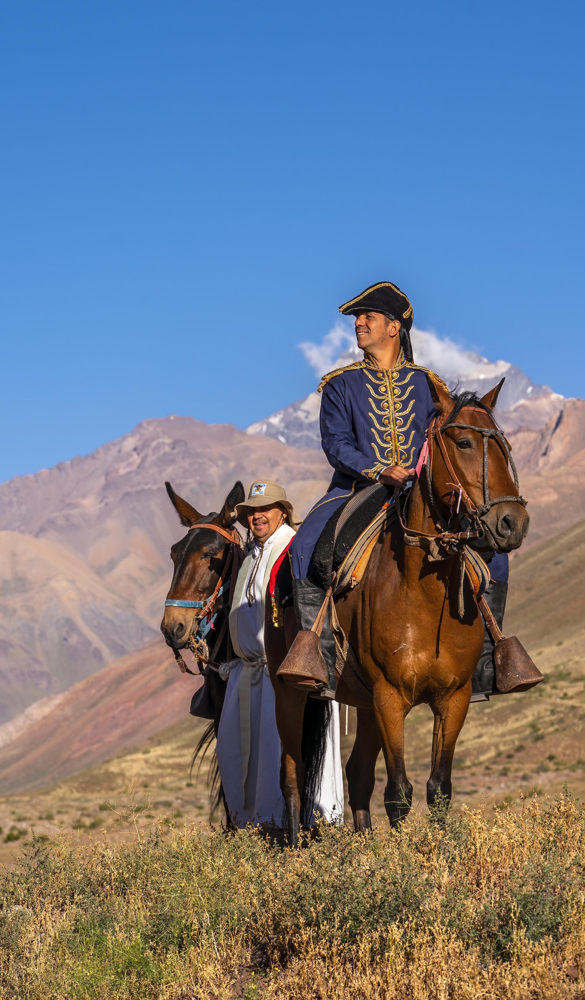 Recreación histórica con granaderos en uniformes de época del ejército libertador