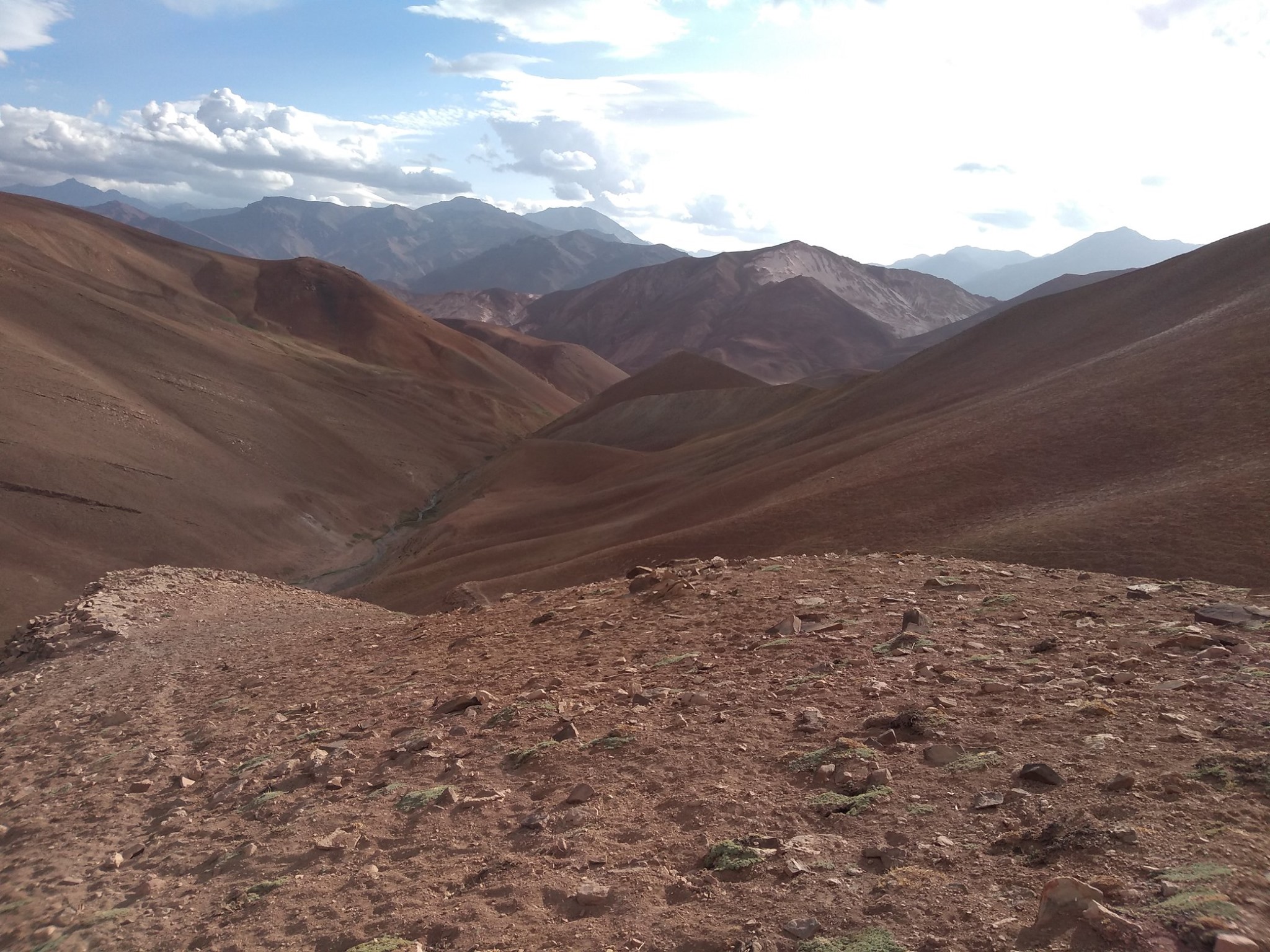 Panorámica de valles rojizos
